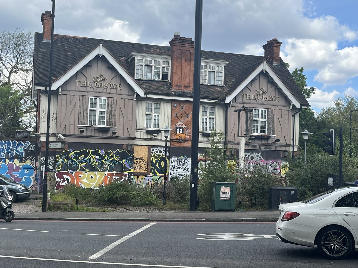 It’s really such a disgrace this old pub in Dulwich has been left to deteriorate to such an extent Dulwich Estates should be ashamed of this stain on the landscape