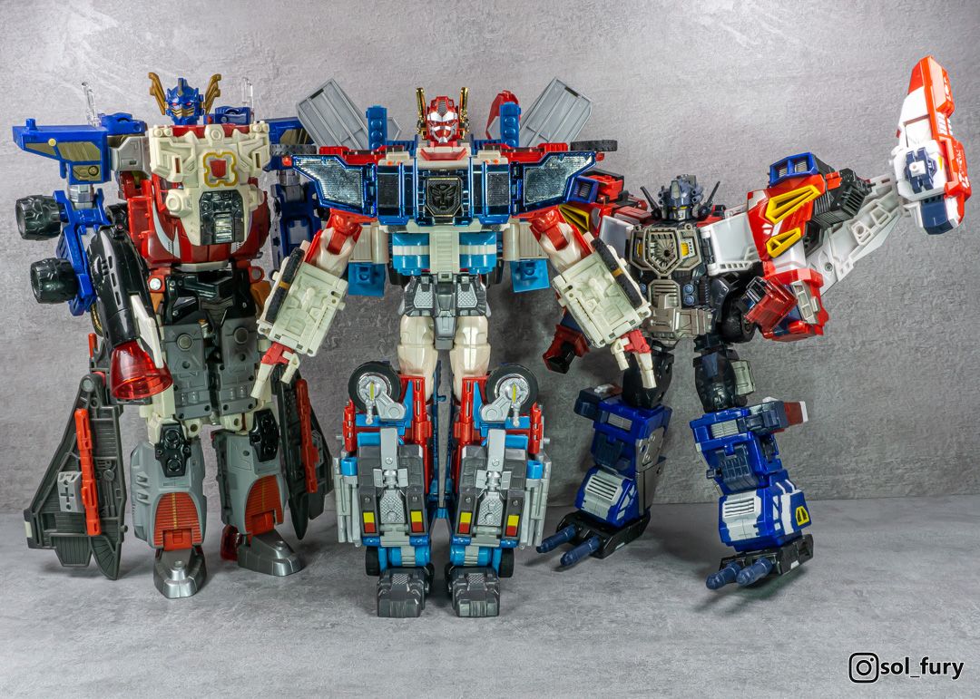 Transformers in the early 2000s embraced Japanese storytelling tropes, including giving Optimus Prime new combinations as 'mid-season upgrades'.

#transformers 
#robotsindisguise #transformersrobotsindisguise
#carrobots #transformerscarrobots