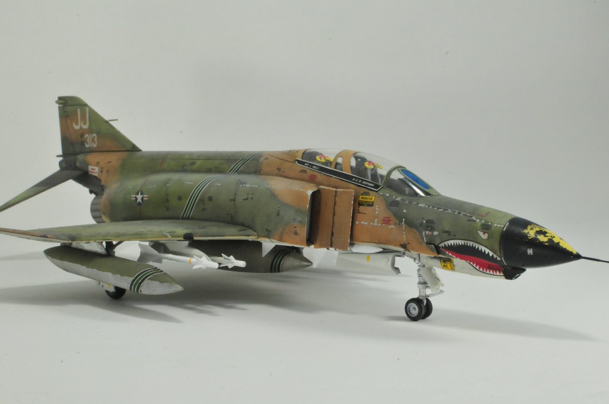 ファインモールド1/72F-4E前期型完成しました。
こっちは、D型と比べてウォッシング強めに残して、湿度感を出してみました。マーク機でも酷使されてる感がでたような？
 #帰ってきたファントム祭り完成 
#帰ってきたファントム祭り