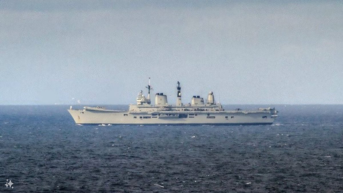 Just saw this beauty going past....Not sure if it's Ark, Illustrious, or Invincible. Obviously one of the 3, but from this distance, I couldn't tell. ⚓️⚓️⚓️