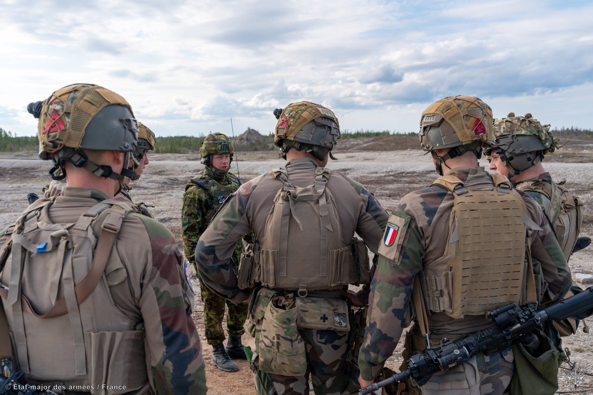 📍Estonie | La compagnie d’infanterie légère des @FrForcesEstonia 🇫🇷 et les soldats de l’Estonian Defence League 🇪🇪ont réalisé des tirs de mortier pour travailler l’appui d’artillerie d’urgence.

👉 Coopération et cohésion avec nos Alliés🇪🇪 au profit de la défense du flanc est de…