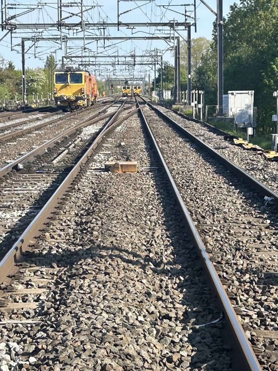 📸 Essential track maintenance at #LedburnJunction is taking place during #MayRailWorks 

✅ This work means safer and more reliable journeys for passengers on the #WestCoastMainLine 

Please check @nationalrailenq before you travel!

@AvantiWestCoast @WestMidRailway