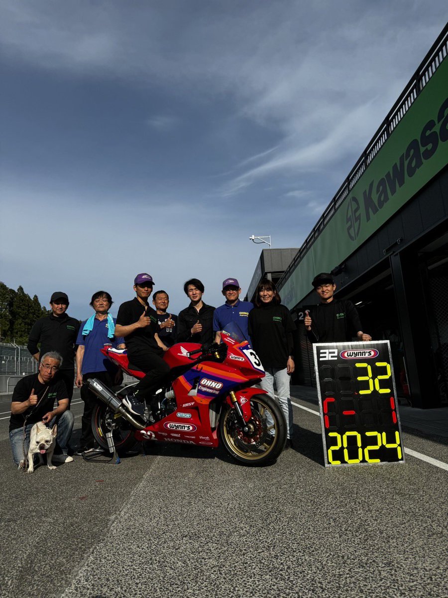 SUGOロードレース選手権JP250
予選クラス1位、
決勝クラス4位でした
課題が沢山見つかったレースだったので
次こそクラス優勝できるように
頑張ります！