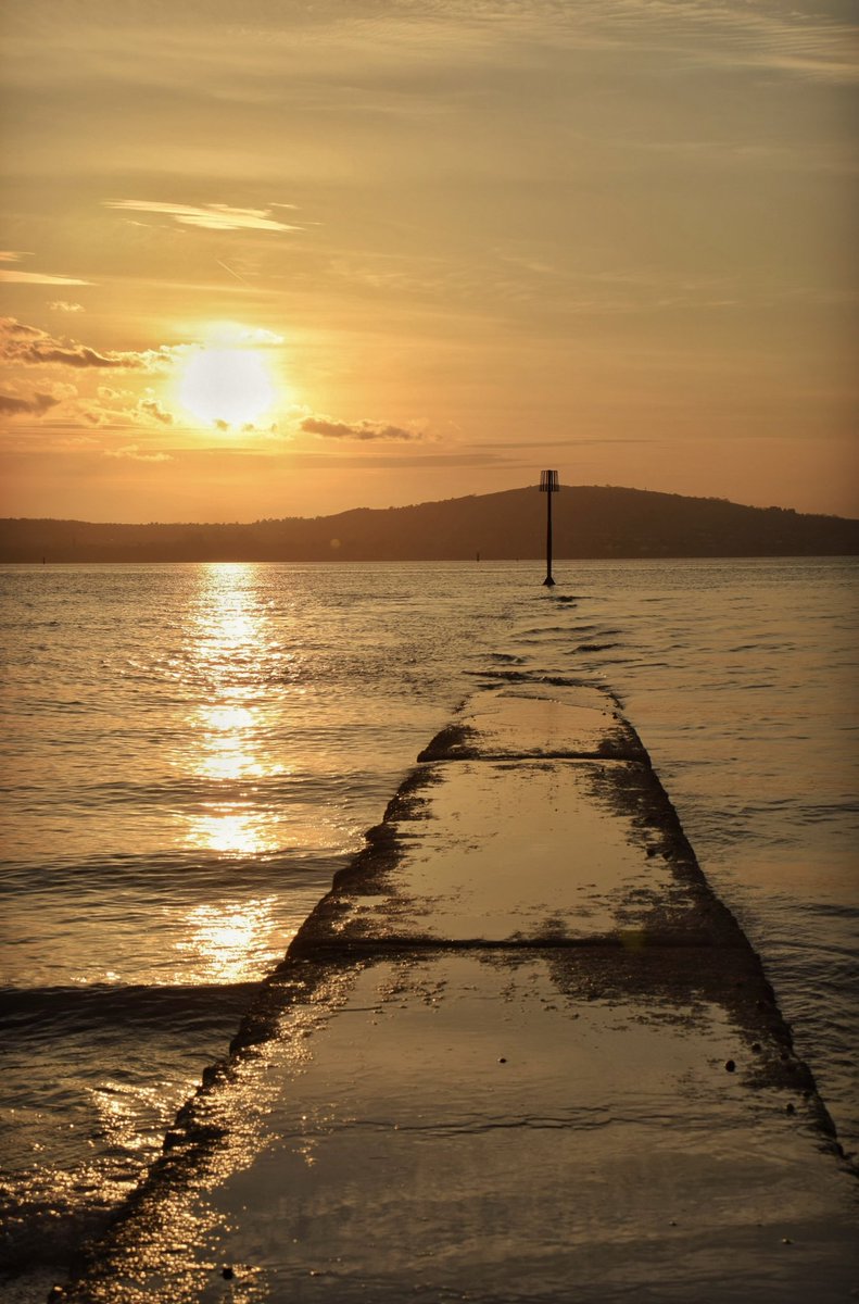 Golden shades of Belfast Lough!
@StormHour @ThePhotoHour @LoveIreland3 @the_full_irish_ @love_belfast @DiscoverNI