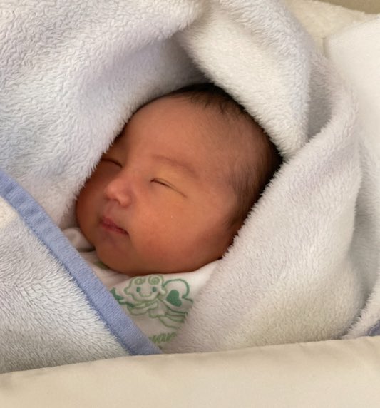 ChibYuYu's tweet photo. 予定日より17日も早くベビー誕生🐣
2910g 色々イレギュラーな出産でしたが
5時間と比較的安産？？でした。
母子共に健康で元気です♪ https://t.co/1rtwyP219Z