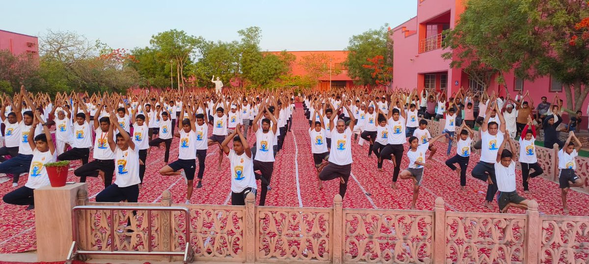 Glimpses of today's Yogotsav countdown programme organized by Dr. Bhagawn Ram Parihar in collaboration with MDNIY wherein more than 1200 practiced Common Yoga Protocol in Unison.

With 47 days still to go, let’s continue our journey of inspiration, unity, and health! 🧘‍♀️
#Yoga