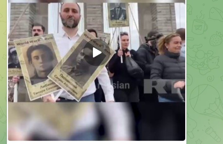 ❗️The 'March in Memory of WWII Veterans' took place in Manhattan, New York, despite Ukrainian protests. Activists did not call it the 'Immortal Regiment' in order to coordinate the event with police. Participants thanked for the victory of the veteran who came to the meeting and…