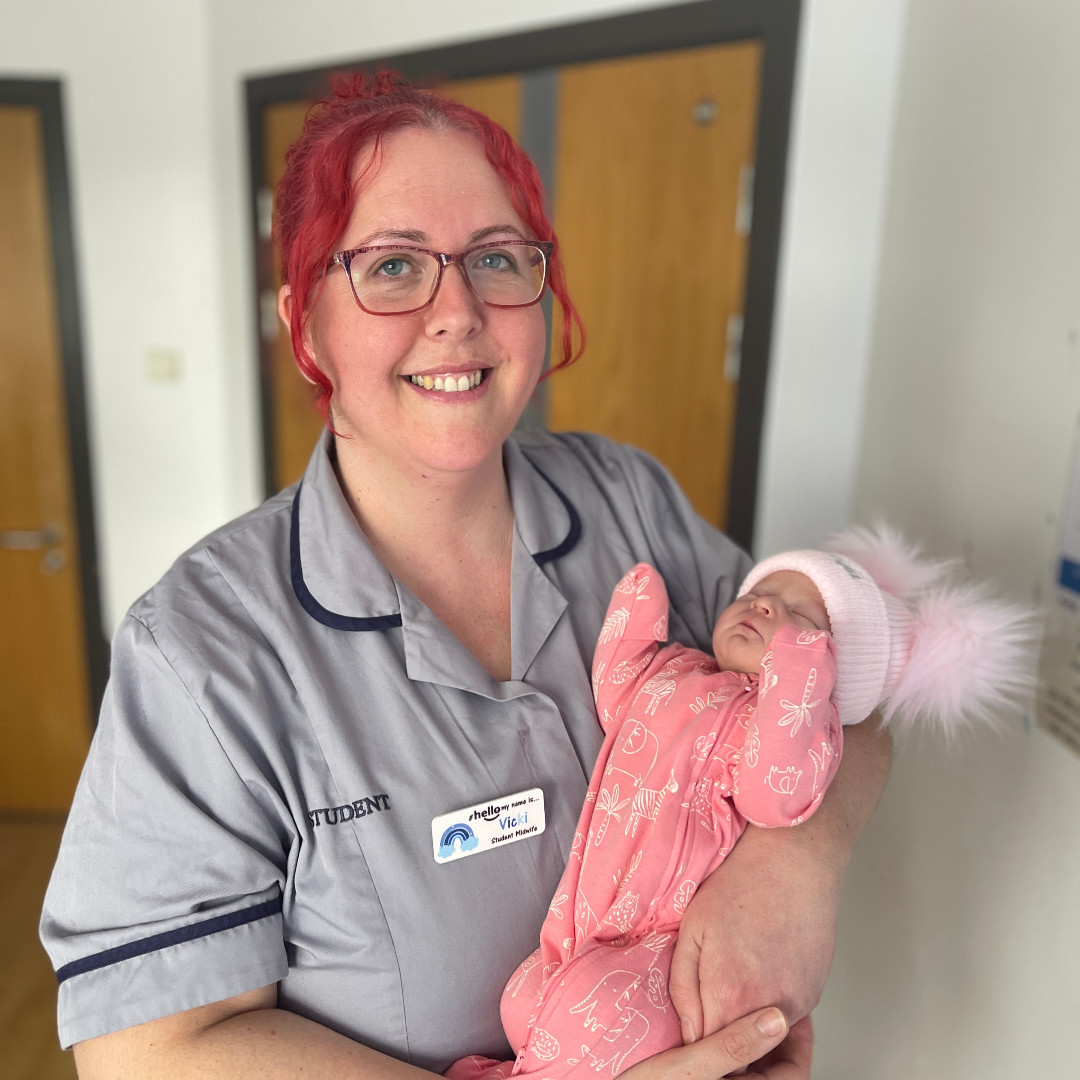 'I encourage others who are contemplating midwifery to take the leap. It’s the most rewarding career.” Mother of six, Vicky is completing a placement @WUTHnhs as part of her midwifery degree. Kickstart your career in midwifery: healthcareers.nhs.uk/explore-roles/… #IDM2024 @HealthCareersUK