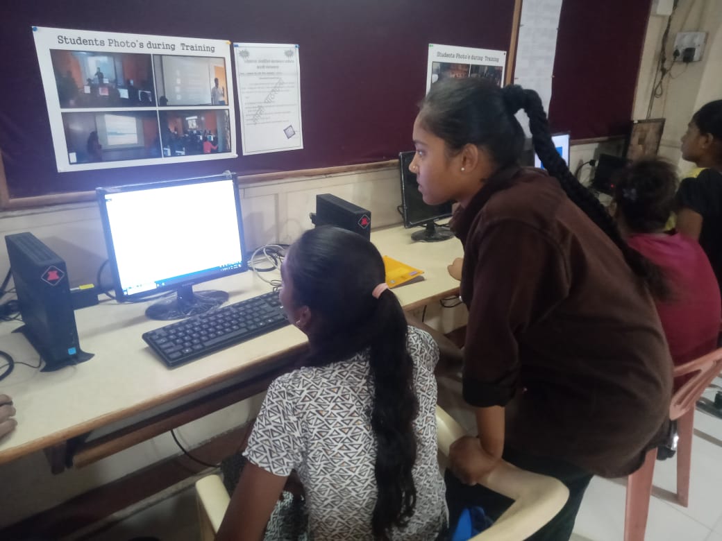 Learning by Doing! Our Apni Pathshala pod in Ahmednagar at Snehalaya NGO is empowering students with Scratch game development through peer-to-peer learning! #ApniPathshala #Ahmednagar #Coding #PeerLearning #STEMEducation @malpani apnipathshala.org