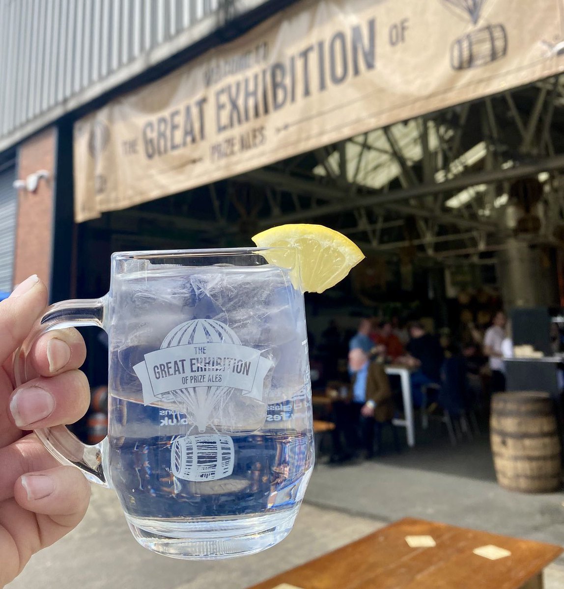 Warm sunshine = ice cold York G&Ts. At the Great Exhibition of Prize Ales at Kirkstall Brewery. 😎🍺🍸😎 #GX2024 @kirkstallbrew