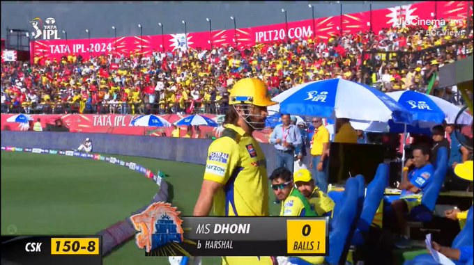 Raj_HelperG's tweet photo. 15+0 - 8 = ??? 😉😉
That's why Dhoni got out in Golden Duck
THALA for a Reason 😎😎

#dhoni #thala #goldenduck https://t.co/eOnogWovMw