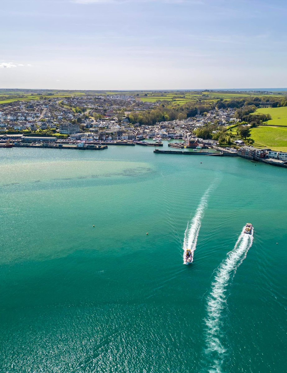 Here’s a great pic from Cornish drone photography of our two ferries crossing in our stunning estuary#padstow#harbour#bestplace