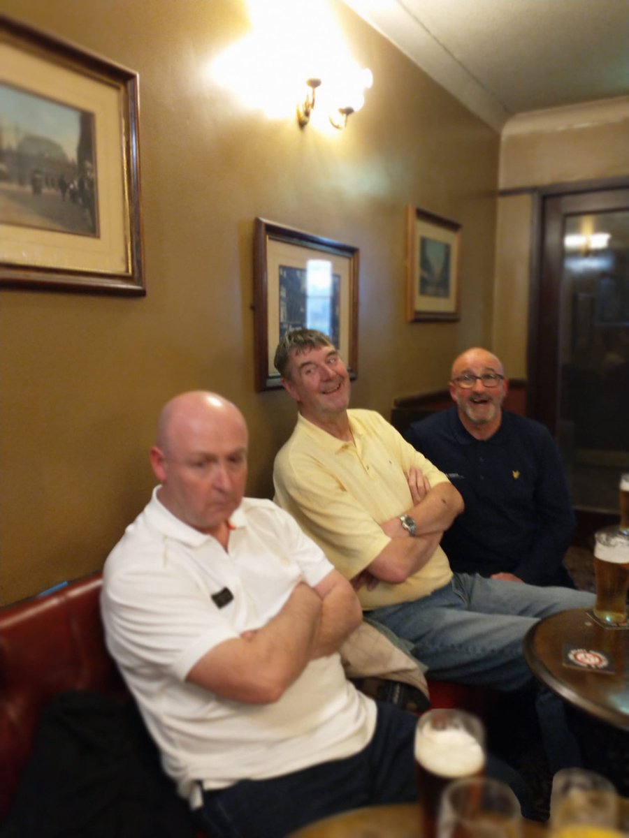 32 years ago, having won the league, before sky destroyed football,having done the pubs, Mr Craigs, curry,.. back to barracks, then back out to a Blues club in a dodgy part of Chapeltown until about 7am🍻 ....same shipmates still trying to be young unz again!!🤪