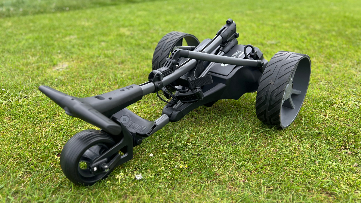 The brand new #Motocaddy SE Electric Trolley is the perfect entry-level option for the golfer looking to step up from carrying, using a push-cart, or simply looking for a great value 👌 👉 fg1.uk/8634-Q872274
