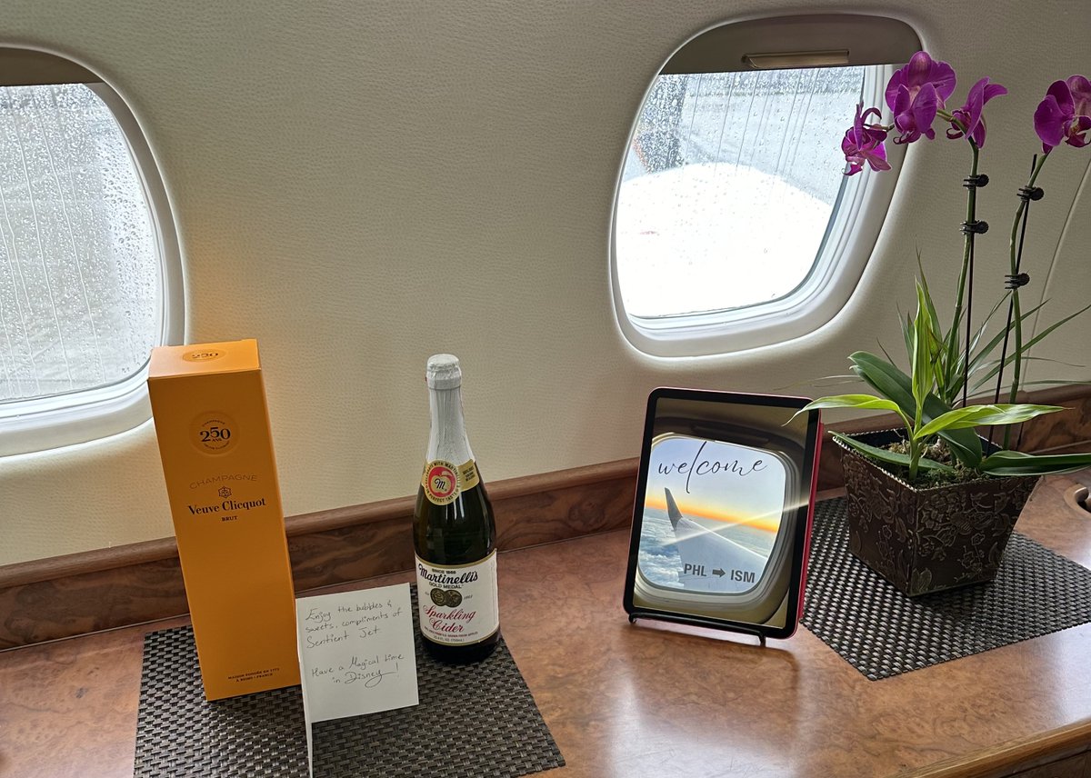 Flowers and champagne 🥀🥂 What would you like to see on your welcome table?

flypji.com | #flyprivate #privatejets #jetcharter #charter #champagne #flowers #cabinattendant #aviation #legacy

📸: Diana Bean