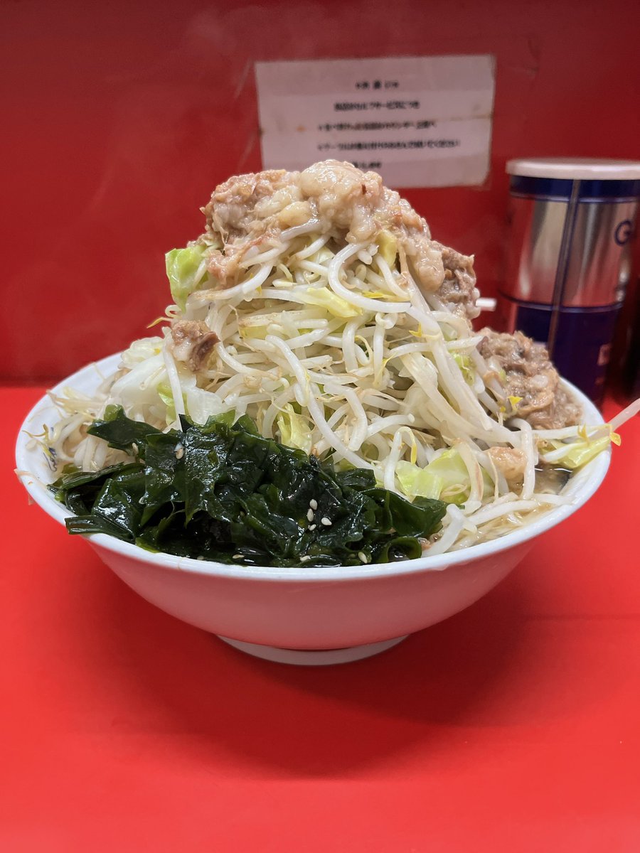 5/5 ラーメン二郎　松戸駅前店Ⅲ
大　ヤサイアブラカラメワカメ

ワカメのポストを見て慌てて訪問🏃
案の定並びは折り返し店前までで嗚咽
カラメワカメでしっかり韻を踏んでいくスタイル
いつの日かワカメが有料トピに爆誕することを祈るばかりです🤞
臨時営業ありがとうございます
ごちそうさまでした