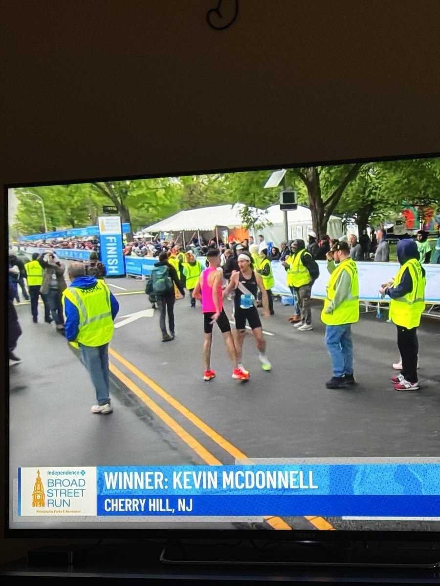 Cherry Hill native wins the 2024 Broad Street Run.  Kevin McDonnell #broadstreetrun