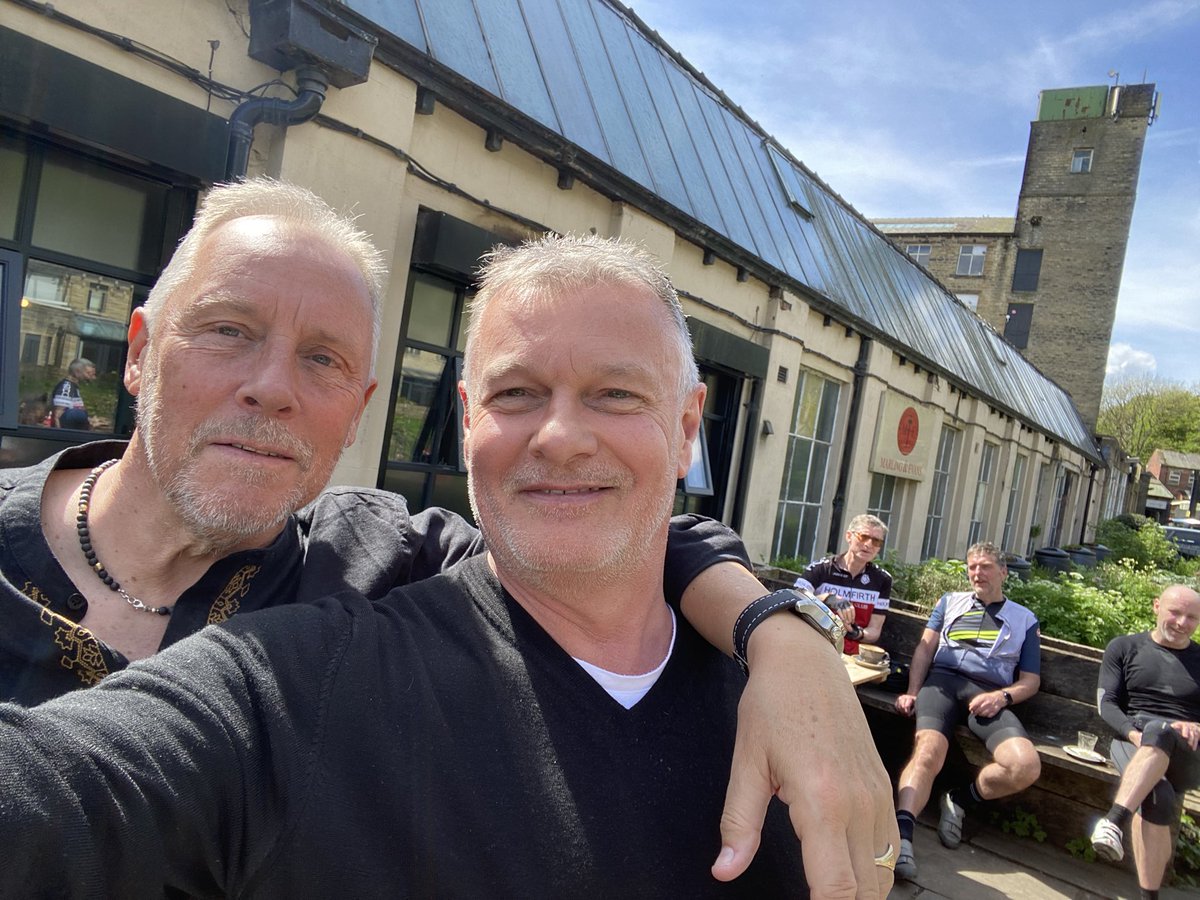 Following a recommendation we took a walk from Marsden to Slaithwaite along the canal to an artisan bakery/cafe  info@thehandmadebakery.coop and just look who you bump into!!