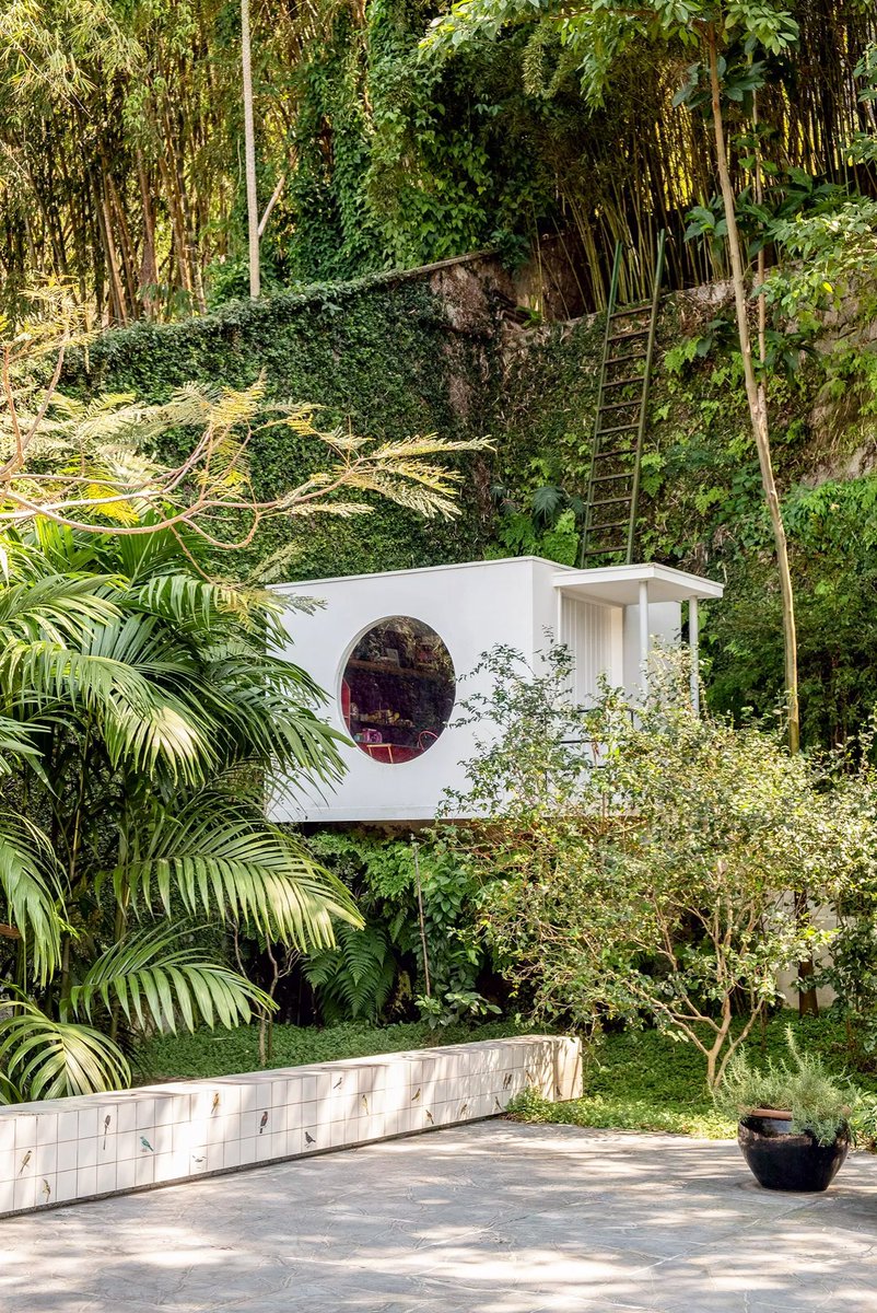 Obsessed with this home in Rio de Janeiro designed by Brazilian architect Oscar Niemeyer in 1969