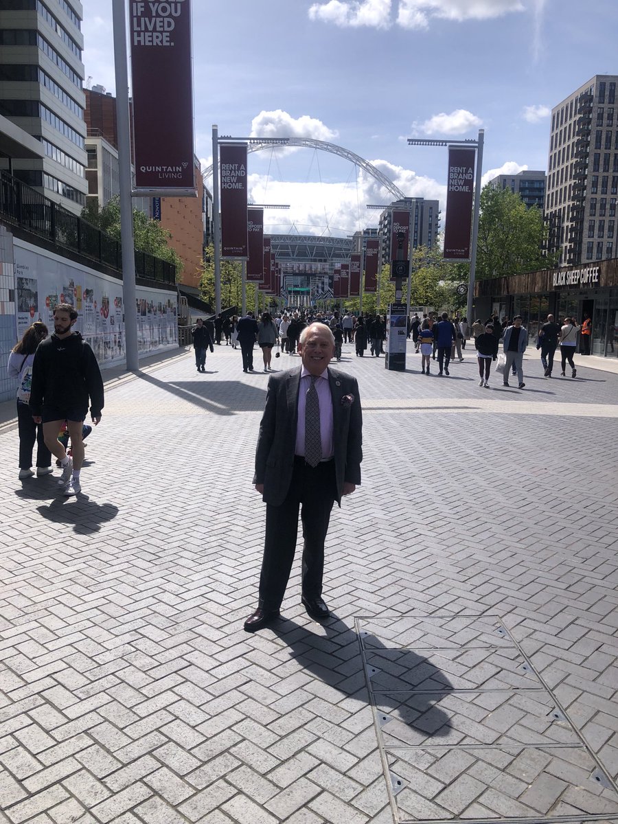 On Wembley Way to support ⁦@bromleyfc⁩ in the #VanaramaNationalLeague promotion play-offs. Cone on the Ravens!