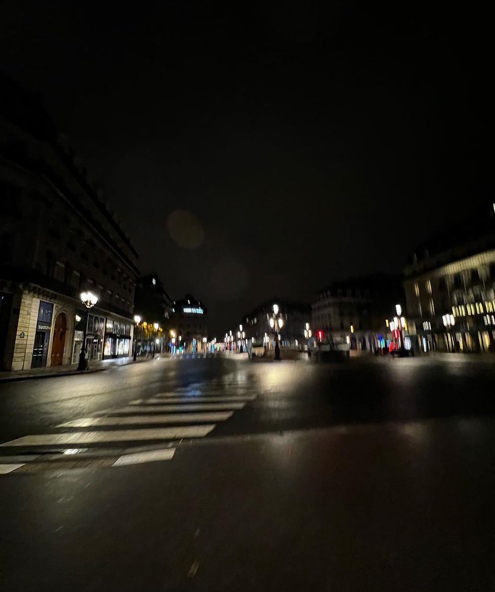 astroncd's tweet image. City lights, midnight sights.