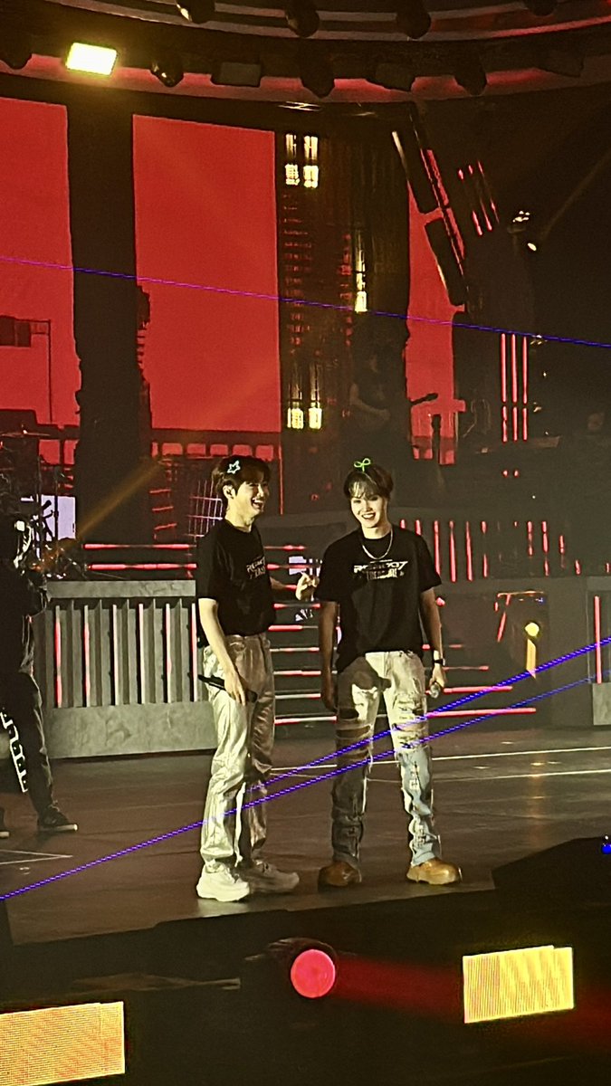 super cute dokyu interaction~ kim sibs~

#JUNKYU #DOYOUNG #TREASURE_REBOOT_IN_MANILA #TREASURE