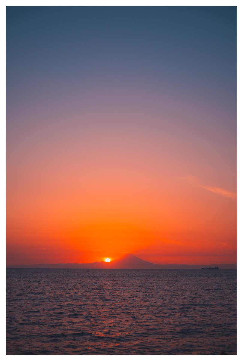 Sudah tahun ke-4 di Kota Tateyama, Chiba. Belum kepikiran untuk pindah ke kota lain. Alasannya karna ini ! Tidak pernah bosan dengan suguhan sunset dan warna langitnya. 
Dan sudah terbiasa juga dengan aroma laut karna di Indonesia pun saya tumbuh & tinggal daerah pesisir Lombok.