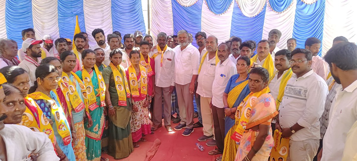 Mee_Challababu's tweet image. ఎన్నికల ప్రచారంలో భాగంగా పుంగనూరు నియోజకవర్గం సోమల మండలం కందూరు పంచాయతీ  నందు నేడు చల్లా రామచంద్రారెడ్డి గారికి బ్రహ్మరథం పట్టిన సోమల మండల తెలుగుదేశం పార్టీ కుటుంబ సభ్యులు .
#ChallaForPunganur 
#TDPWillBeBack