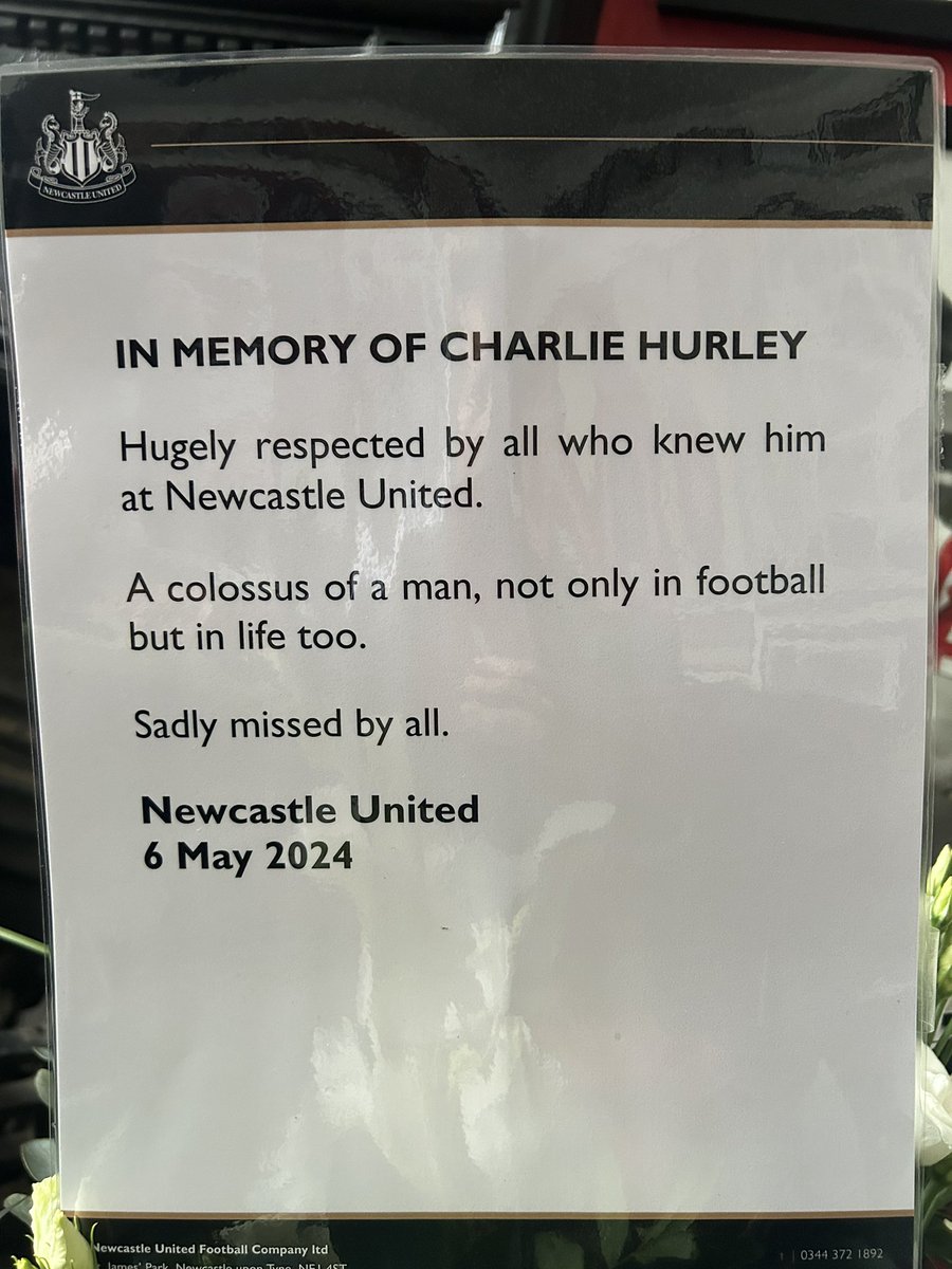 A touch of class from @NUFC who heard about our Heaven Branch, fan led memorial service for Charlie Hurley tomorrow at @SlandMinster & had these delivered to pay their respects to our King 👏👏👏 Thank you 👌