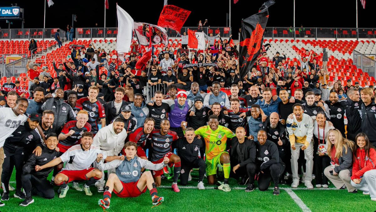 family photo 🩷
#TFCLive