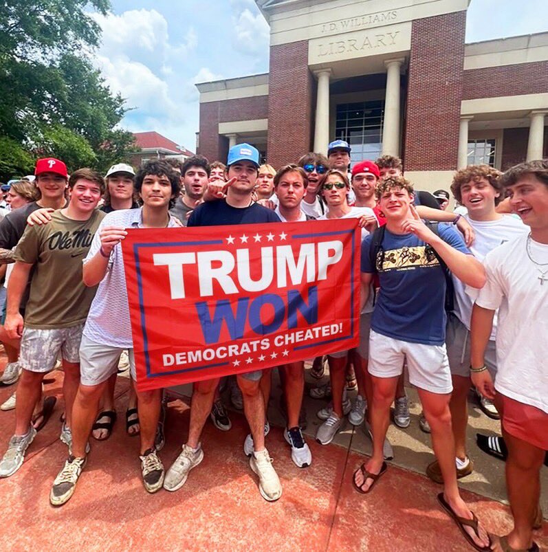 These Ole Miss students have it right! Trump won! 

Who loves seeing them stand up and tell the whole country and the whole world the truth? 🙋‍♂️

Bravo Ole Miss. Bravo 👏