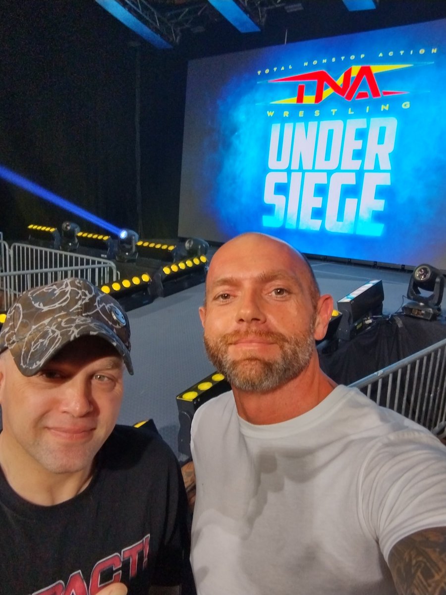 Me and @jagismine2000 at #TNAUnderSiege 🤘