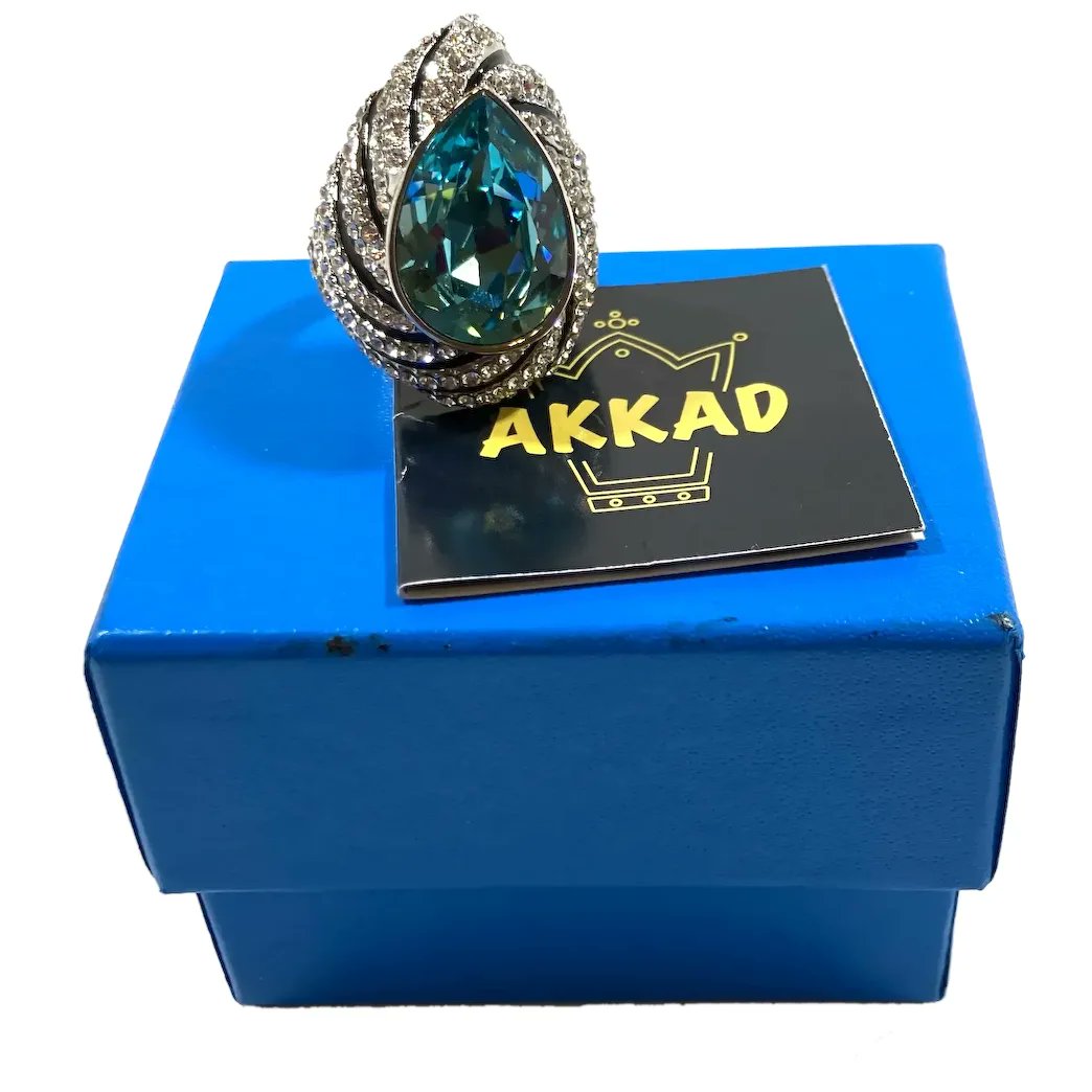 Akkad Large Domed Blue Stone Clear Rhinestones Statement Ring MIB Size 7
#rubylane #vintage #jewelry #rings #rhinestones #designer #hautecouture #giftideas #diva
#jewelryaddict #vintagebeginshere  #fashionista #glam 
rubylane.com/item/136230-E1…