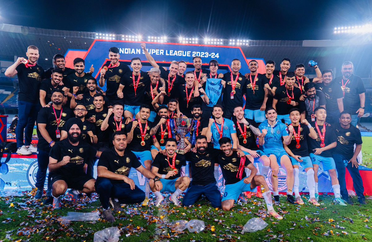 🏆CHAMP10NS 🏆
For the City!!
For the Crest!!
For the Fans!!
This one is for each one of who  supported us through and through. (1/2)

#Champions #आमचीCITY #MumbaiCityFC #MCFC #ISL10