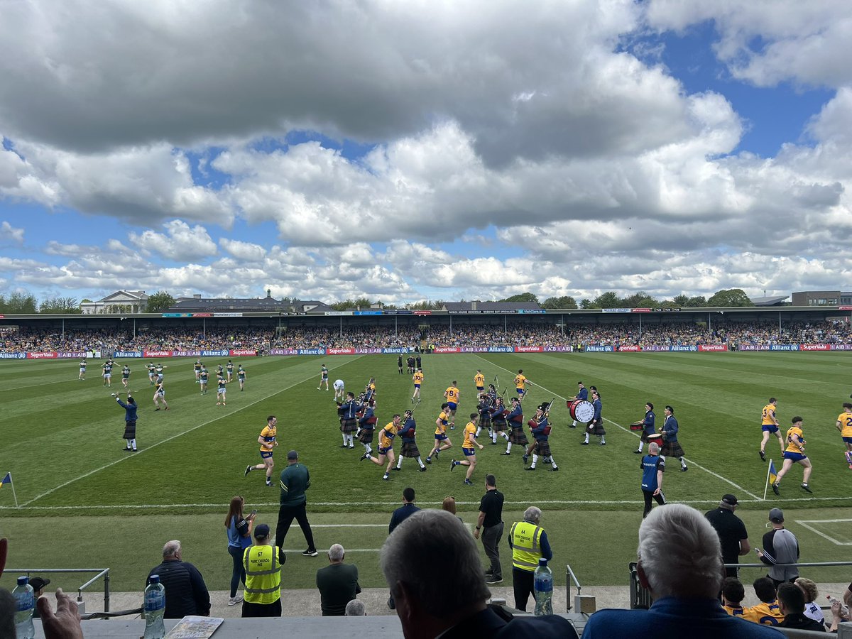 Cusack park looking well @GaaClare up the banner 💛💙 #packthepark