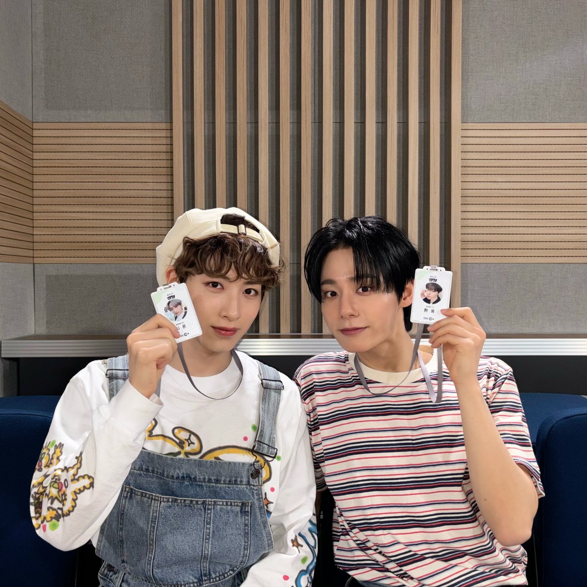 [#환웅 #시온]

잠시 후 10시 EBS 반디 어플에서
볼 수 있는 ‘청소년소통프로젝트 경청’ 🎧

환웅 어린이 출석했나요🐯
시온 어린이 출석했나요🐶

달님들도 출석해 주세요🌙

#원어스 #ONEUS #경청