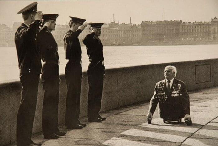 Sailors saluting a war veteran, Leningrad 1989