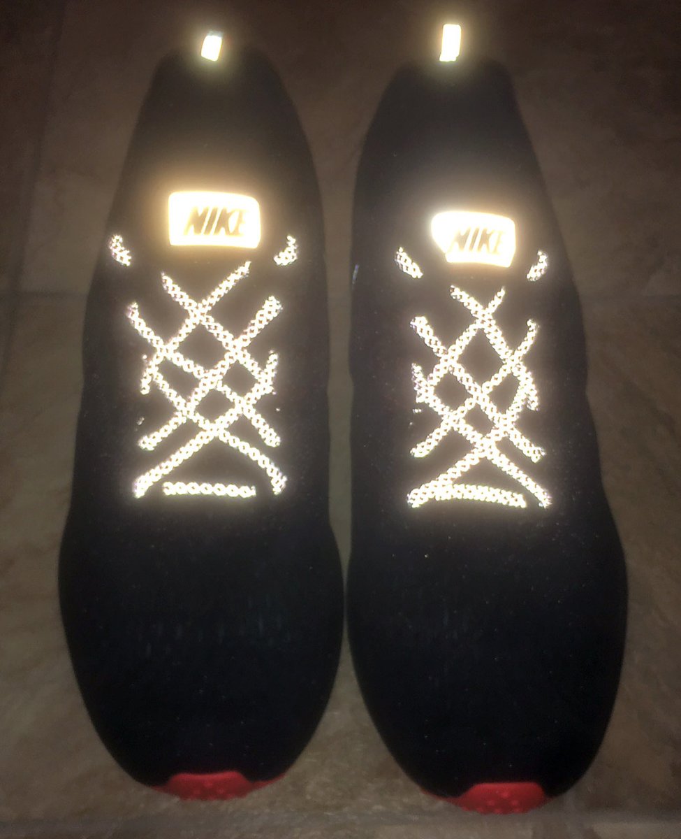 profshoelace's tweet photo. Today's shoe lacing photo was contributed by Nick B. in Apr-2018. Black Nike Shield Zoom Winflos with orange trim laced with orange & reflective “Lattice Lacing”.
#black #orange #reflective #nike #shield #zoom #winflo #sneakers #latticelacing #lattice https://t.co/P9RT7WmzoJ
