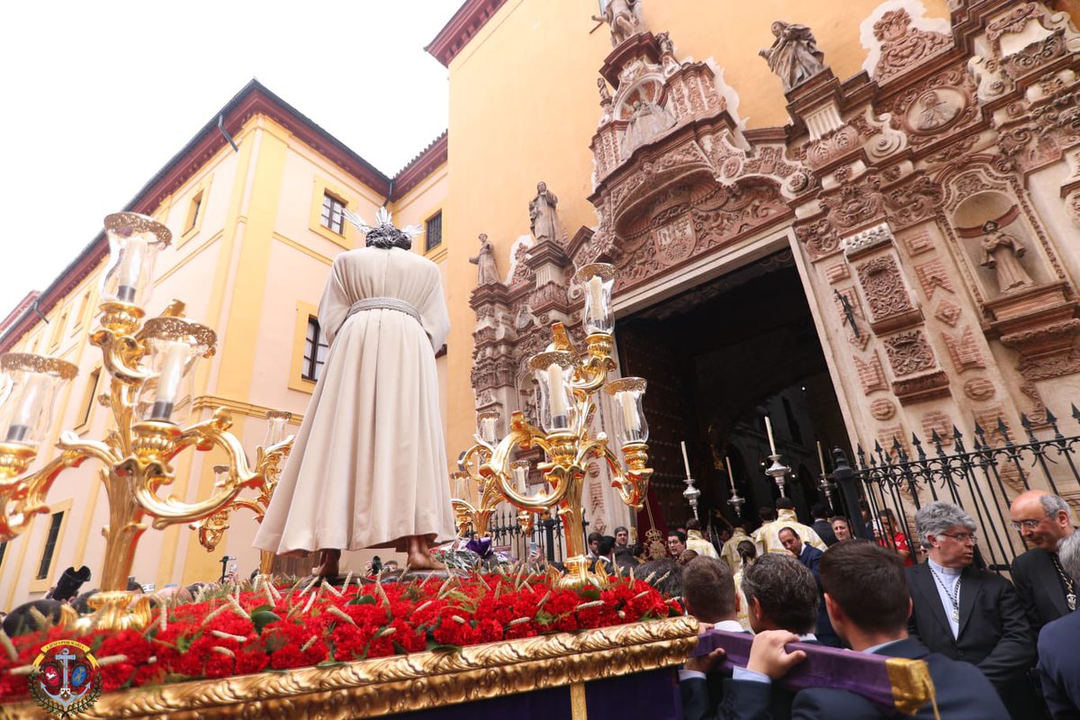 #ElCarmenTraslado || Nuestro Padre Jesús de la Paz realiza su entrada en la Iglesia de Nuestra Señora de Consolación. 🕐 14:30 h.