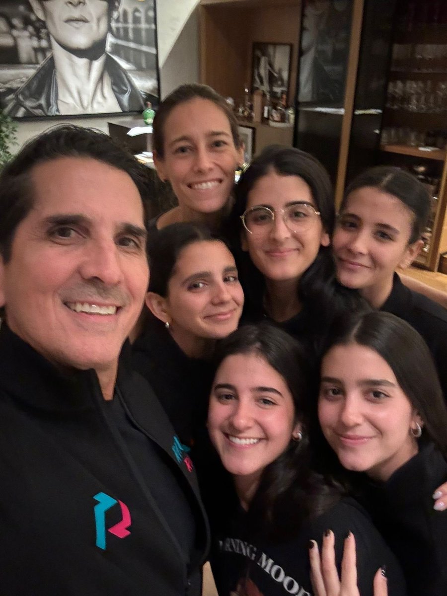 romuloroux's tweet photo. Listos para salir a votar en familia. 🫶🗳️ https://t.co/PZN0UPjOcT