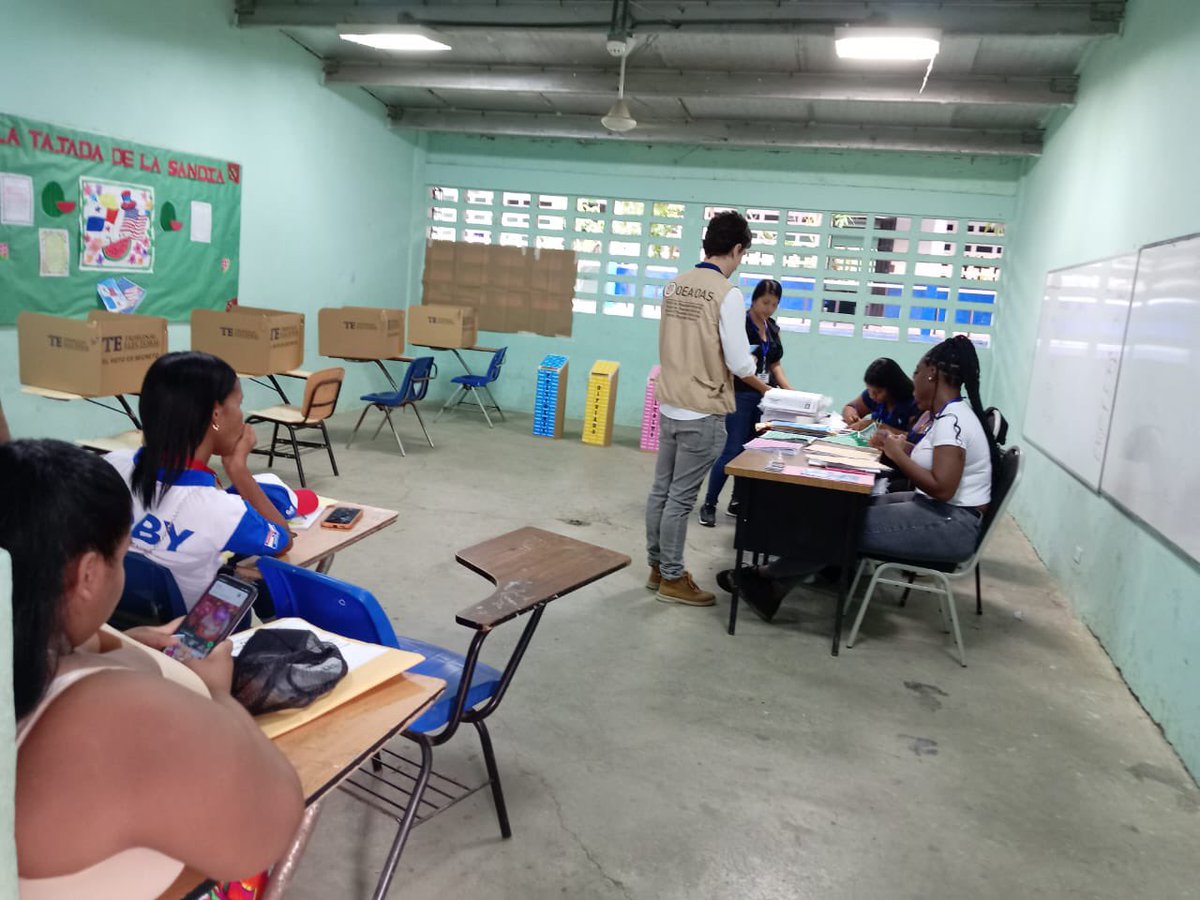 Panamá -abren las urnas en las Elecciones Generales  🇵🇦 🗳️ La Misión Electoral de la #OEAenPanamá observa la apertura de las centros de votación en todo el país.
Más de 3 millones de panameños están habilitados para participar en los comicios. #EleccionesPanama