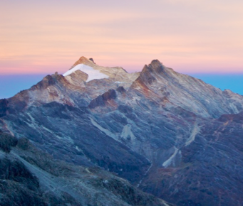 Venezuela is now ice-free! 🥵 First American country to lose all its glaciers! 🧊📈 2 ha Humboldt Gl. (here 2024 | 2008) is now static and was downgraded from glacier to ice field Next countries on the list: Indonesia, Mexico & Slovenia amp.ntn24.com/noticias-cienc… @extremetemps