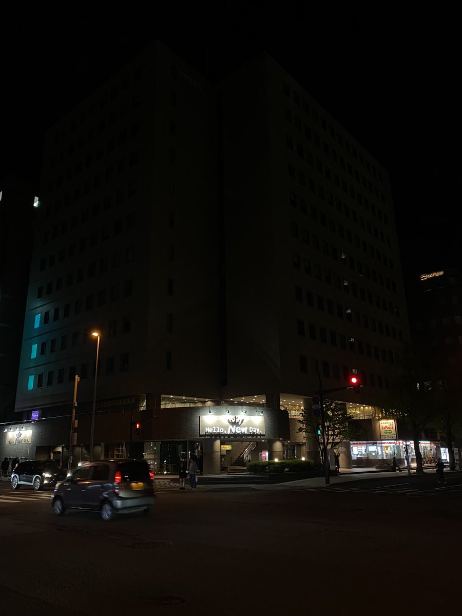 LGM_saikou's tweet image. カナモトホールのすぐ近くにて
「HELLO NEW DAY」発見！！！👀✨

明日探してみてください〜笑

 #リトグリ_UNLOUK 
 #カナモトホール 
 #HELLONEWDAY