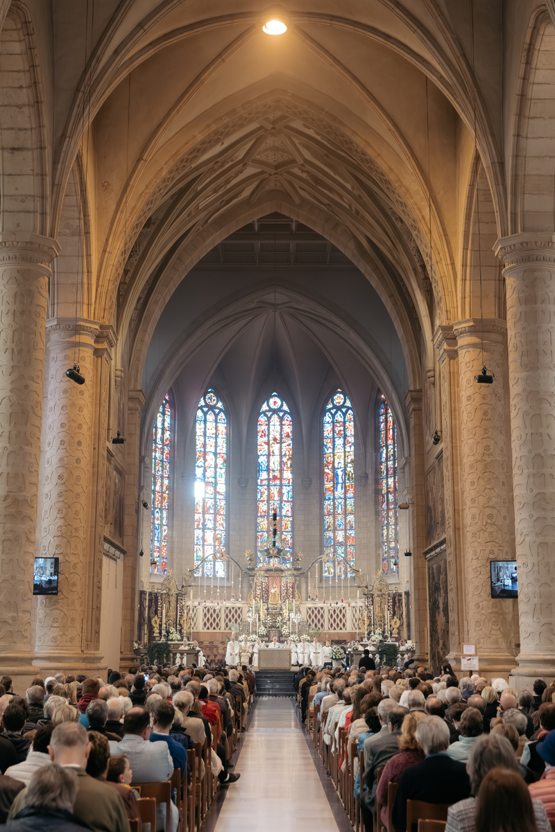 L’édition du 400e anniversaire de la fête religieuse de l’#Octave s’achève ce dimanche. Ce matin, le Couple grand-ducal a participé à la messe pontificale en la Cathédrale Notre-Dame de Luxembourg pour le renouvellement de la consécration à Notre-Dame. @cathollu ©MGD/K.Barthelmey