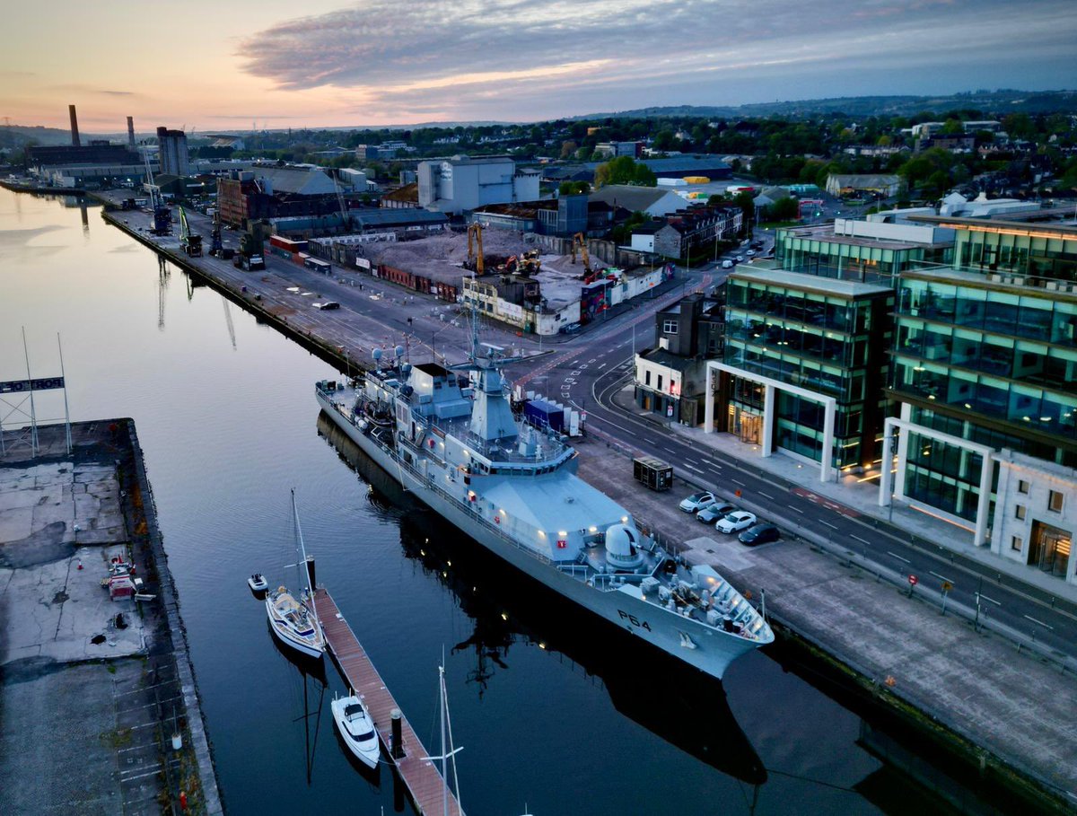 WarshipCam's tweet image. Irish Naval Service Samuel Beckett-class offshore patrol vessel LÉ George Bernard Shaw (P64) in Cork City, Ireland - May 5, 2024 #legeorgebernardshaw #p64

SRC: TW-@naval_service