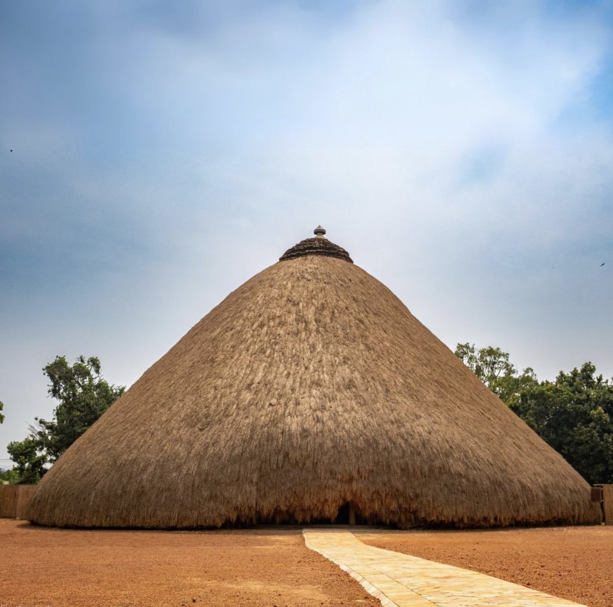 Some good news🥳 After emerging triumphant from a severe fire, #Uganda 's Tombs of the Kings of Buganda at Kasubi were removed from the List of World Heritage in Danger! All thanks to is collective reconstruction efforts🙏🏻 #UNESCO #ProtectHeritage #AfricanWorldHeritageDay