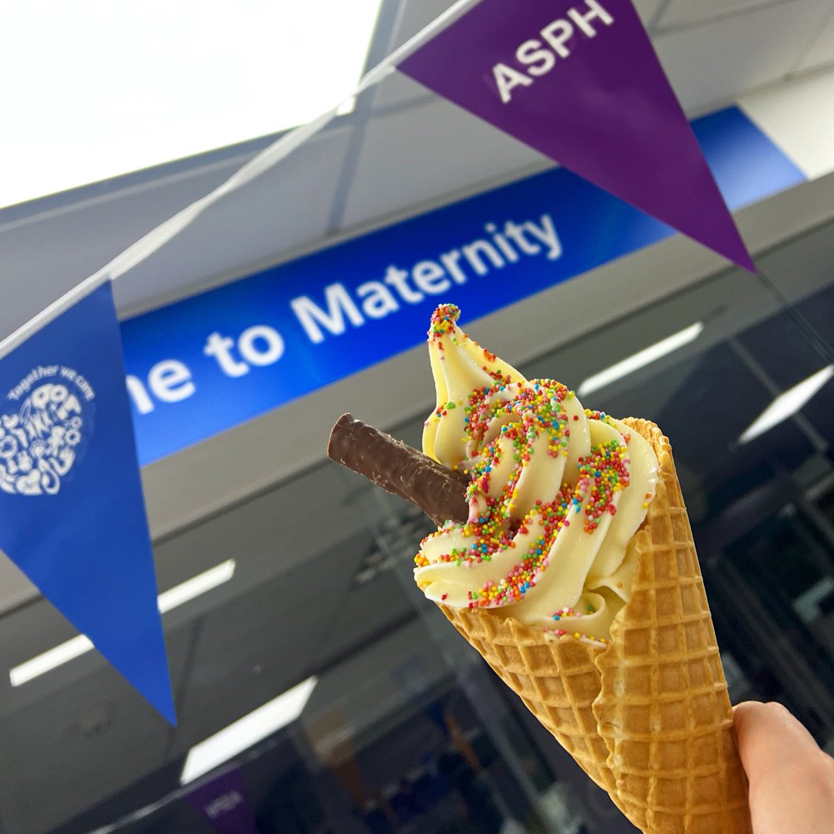 Today we are celebrating the 10th Birthday of Abbey Birth Centre. Today is also International Day of the Midwife. We are here serving ice creams and feel proud to be supporting the Maternity Department @asphft @ASPH_maternity #idm2024