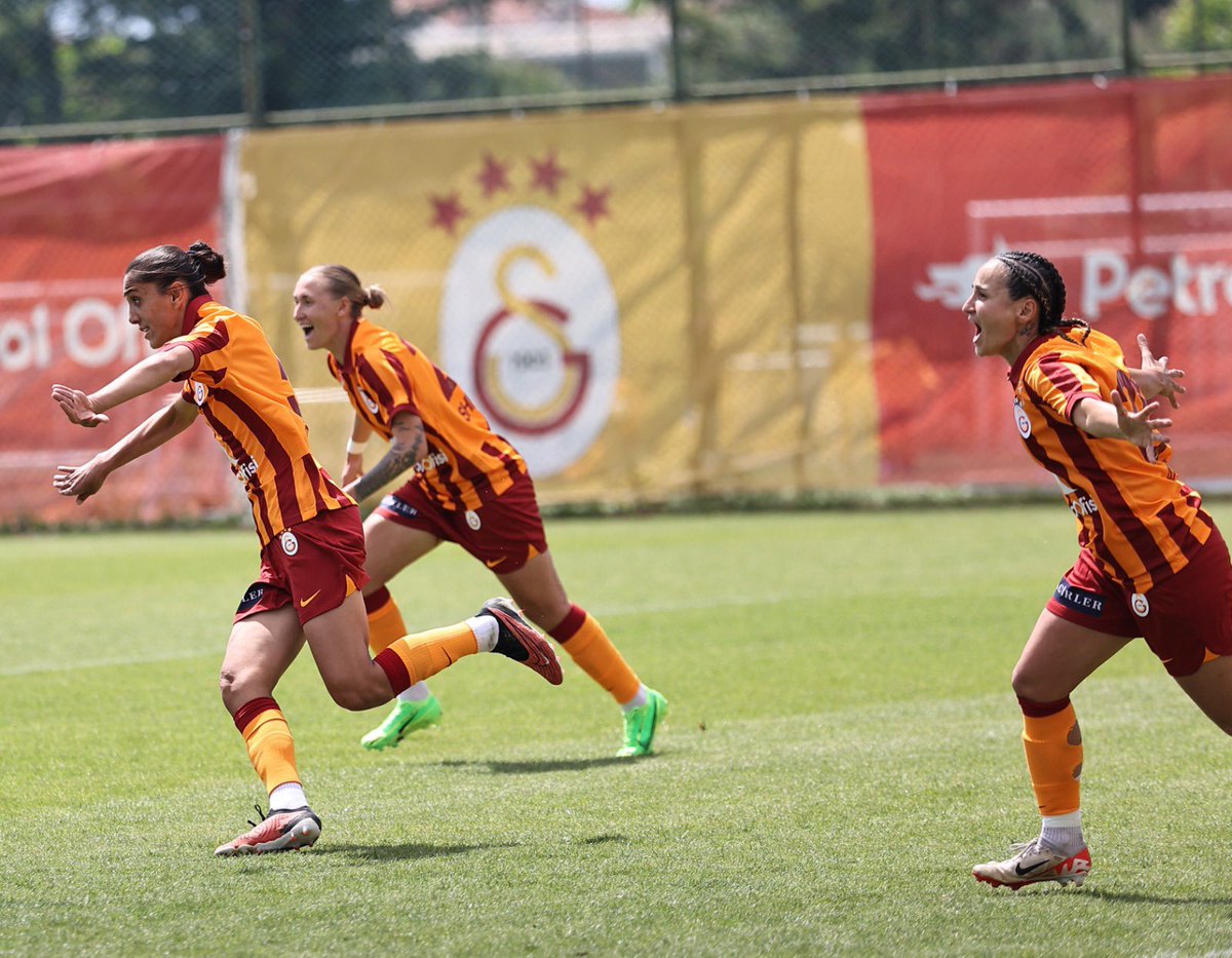 Galatasaray Kadın Futbol Takımı, ligi şampiyon olarak tamamladı. Fenerbahçe, sezonu üçüncü sırada tamamladı.