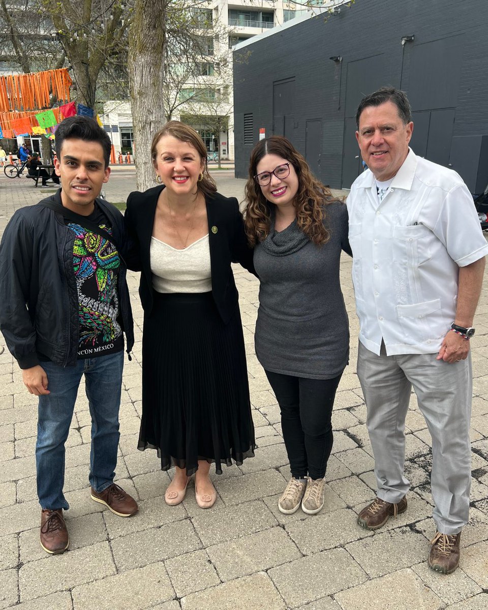 #DavenportTO, Happy Cinco De Mayo! Wonderful time celebrating at Toronto’s Harbourfront with Emb. Porfirio Muñoz-Ledo Thierry & Cónsul Viridiana Sánchez. Special thanks to Silvia Mendez and the team for organizing. ¡Viva México! #cdnpoli #Toronto