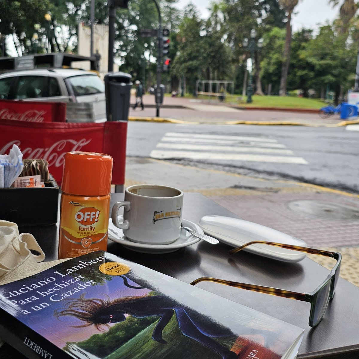 Kit de lectura en el Parque Lezama. @EscapeaPluton